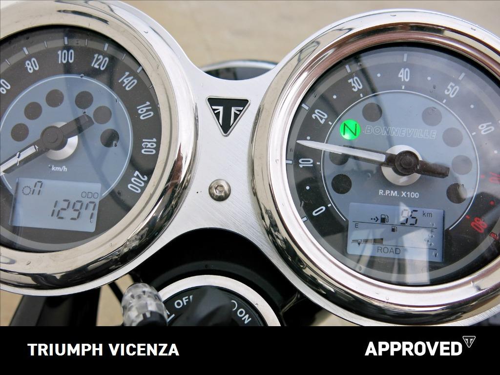 TRIUMPH Bonneville 900 T100 