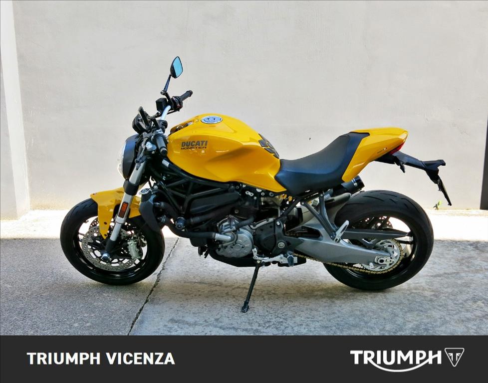 DUCATI Monster 821 Yellow