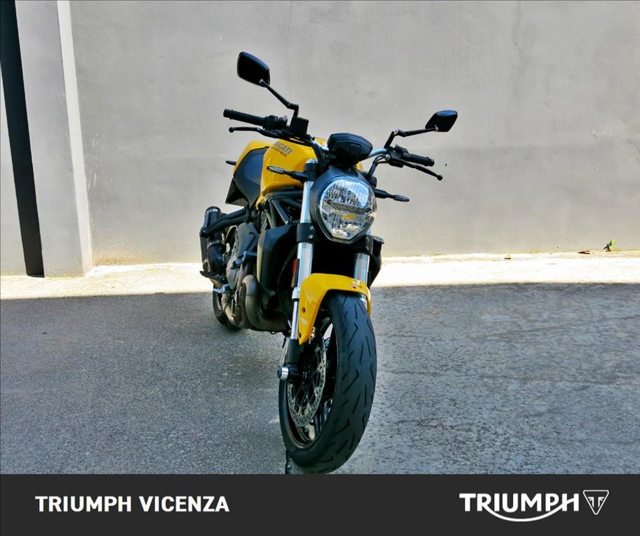 DUCATI Monster 821 Yellow