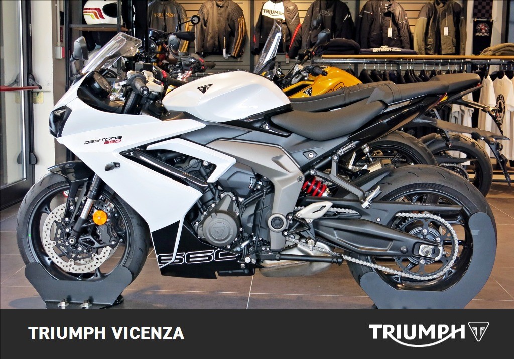 TRIUMPH Daytona 660 Abs