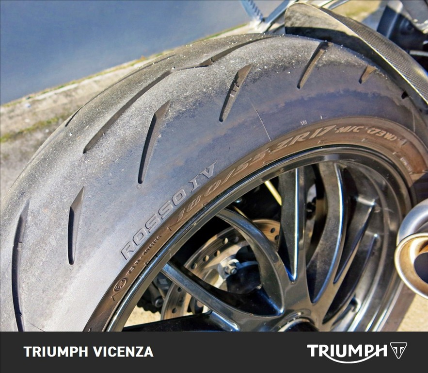 TRIUMPH Speed Triple 1050 