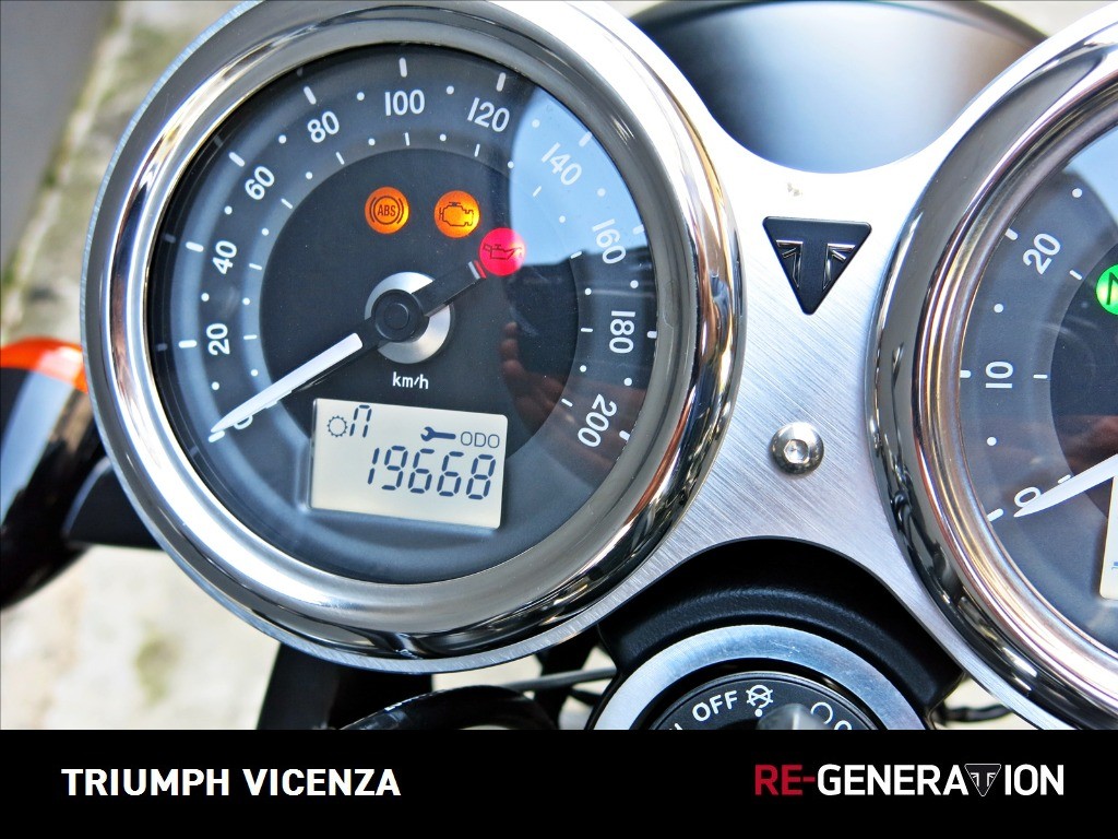 TRIUMPH Bonneville 900 T100 Black