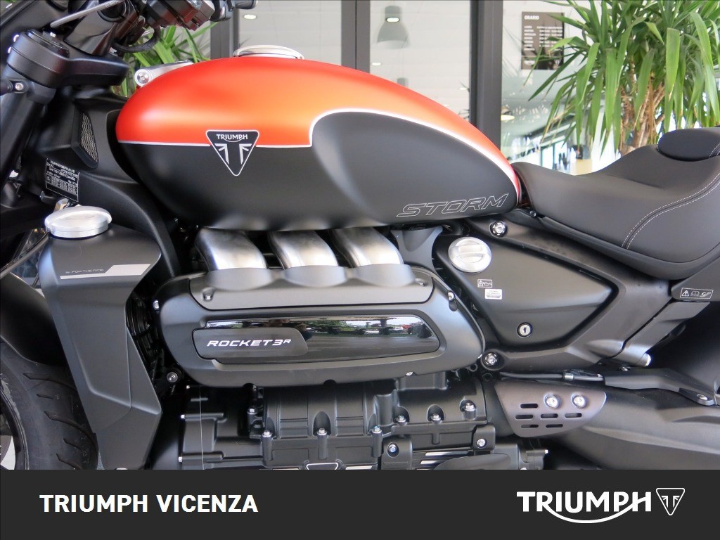 TRIUMPH Rocket III 2500 Storm R