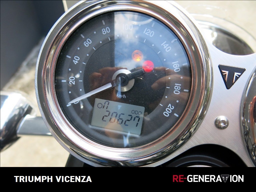 TRIUMPH Bonneville 900 T100 